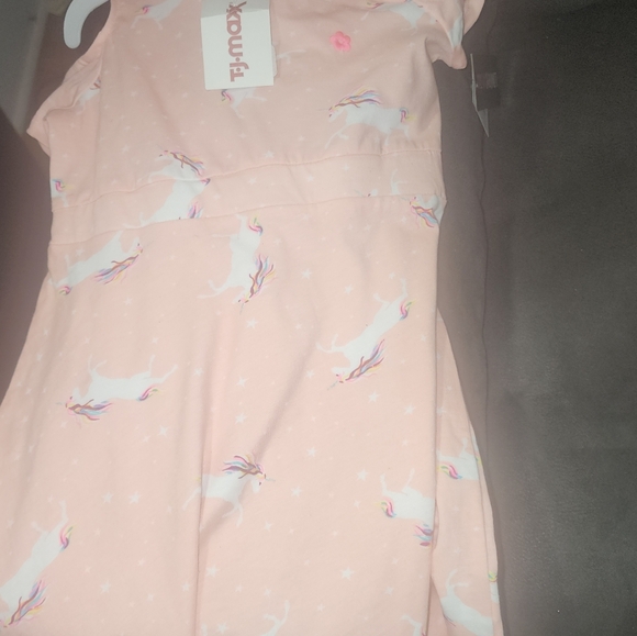 Dresses - Picture 7 of 7